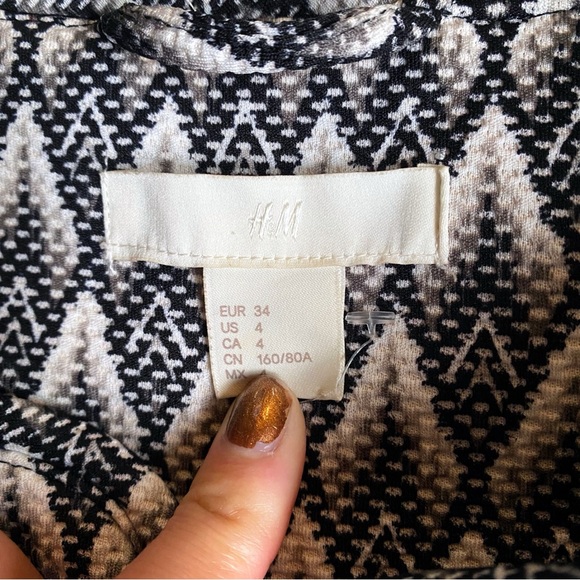 🖤 H&M BLACK WHITEE CHEVRON JACKET! - Picture 10 of 11